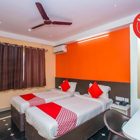 Oyo 22837 Chairmen'S Hotel Bangalore Luaran gambar