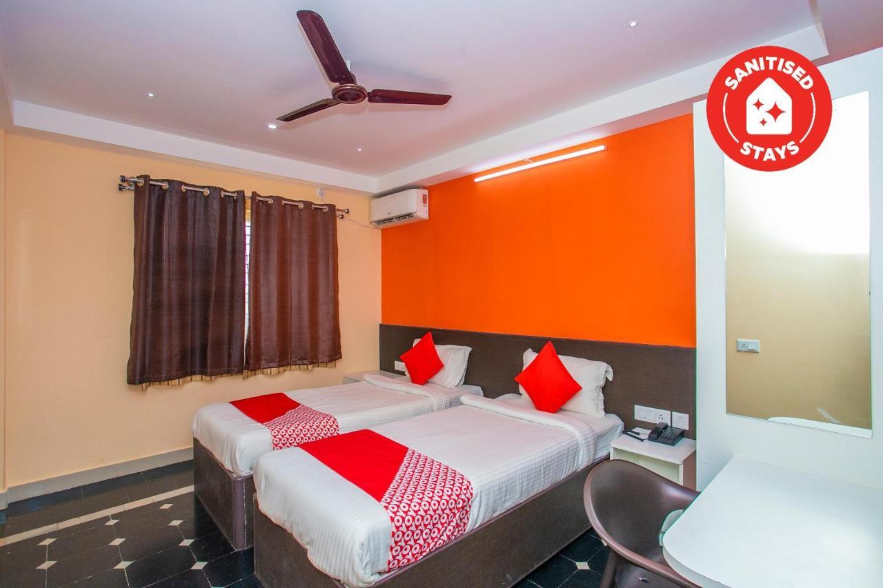 Oyo 22837 Chairmen'S Hotel Bangalore Luaran gambar
