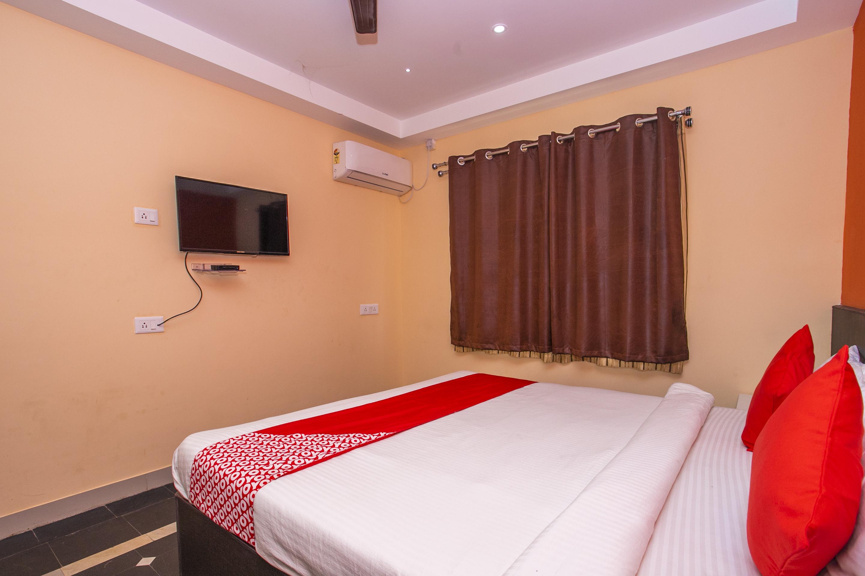 Oyo 22837 Chairmen'S Hotel Bangalore Luaran gambar