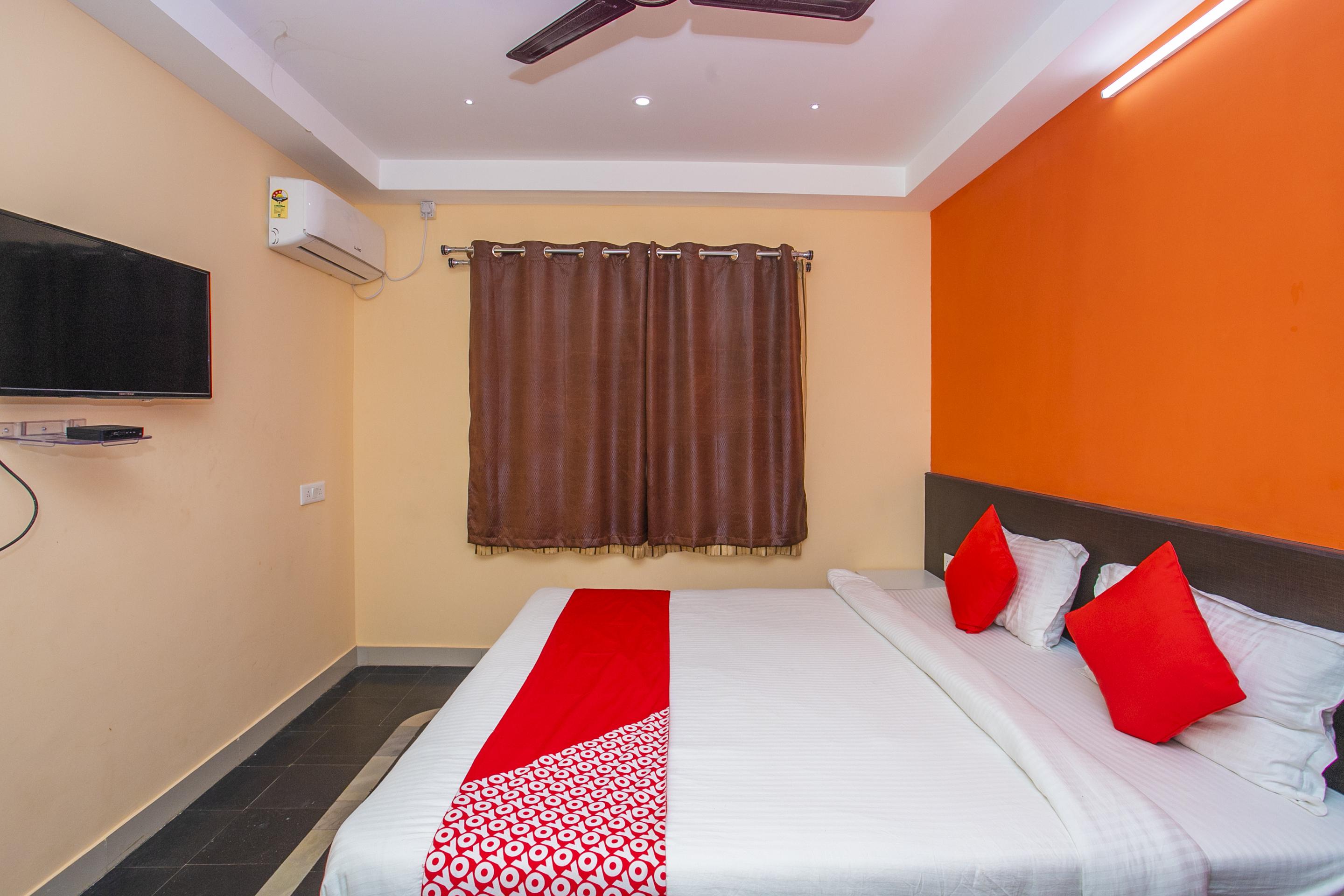 Oyo 22837 Chairmen'S Hotel Bangalore Luaran gambar