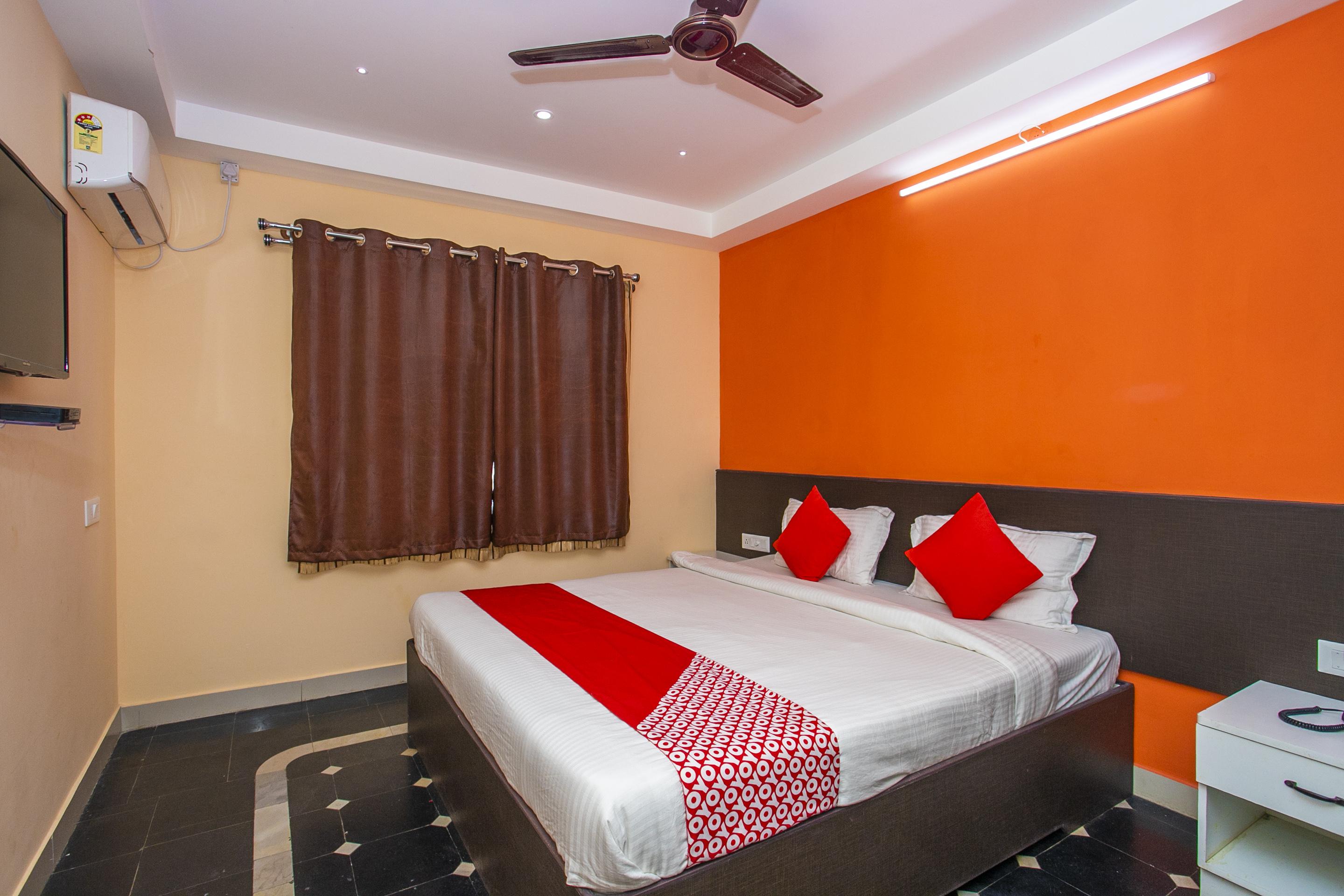 Oyo 22837 Chairmen'S Hotel Bangalore Luaran gambar