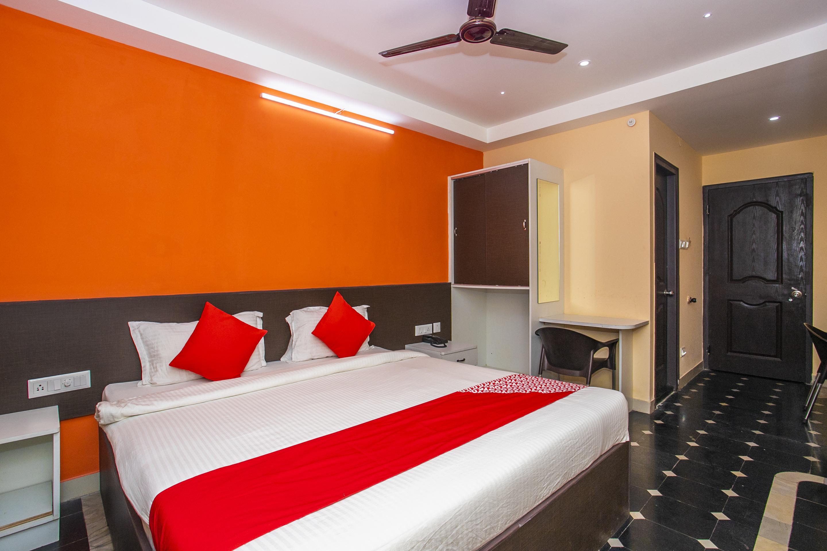 Oyo 22837 Chairmen'S Hotel Bangalore Luaran gambar