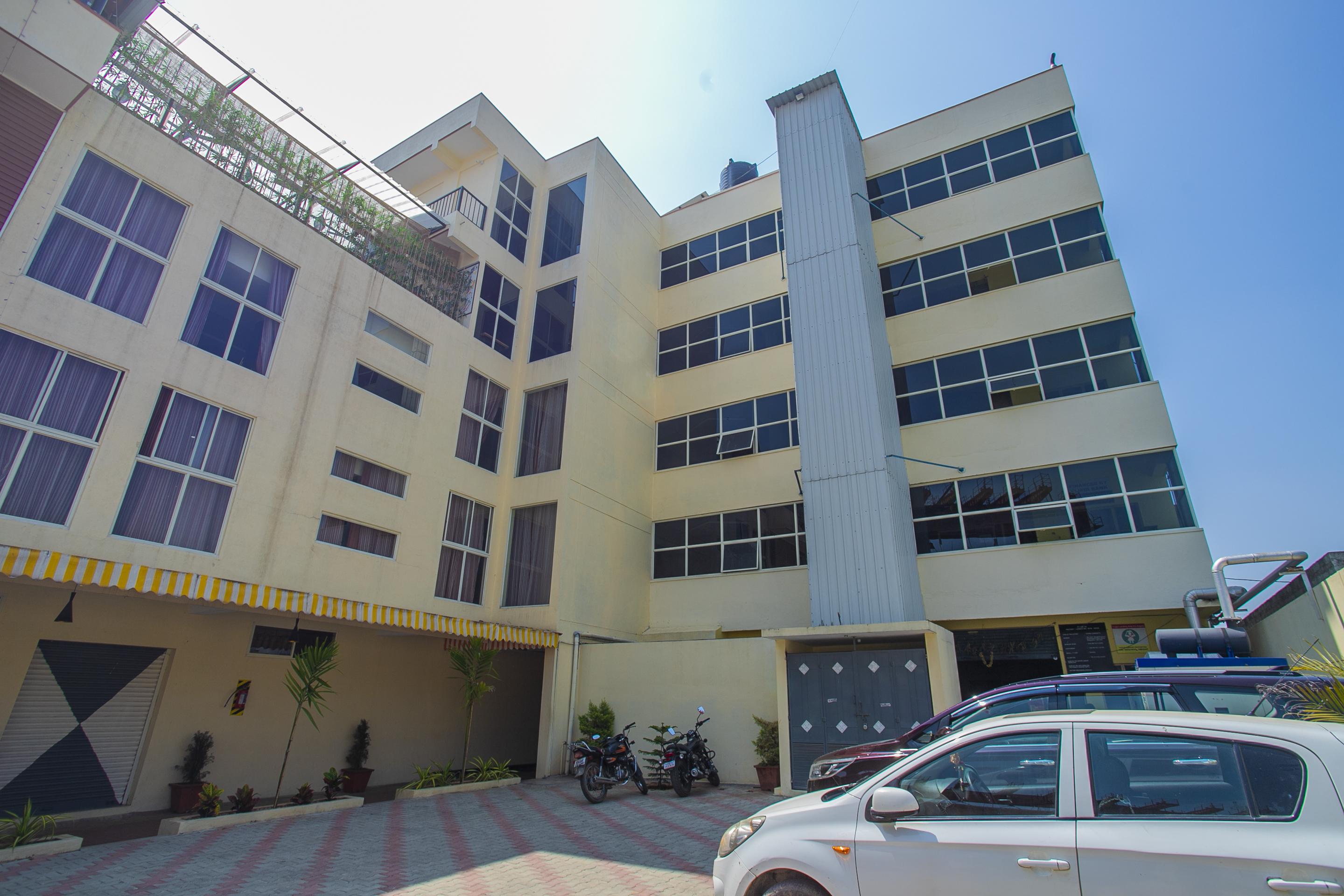 Oyo 22837 Chairmen'S Hotel Bangalore Luaran gambar