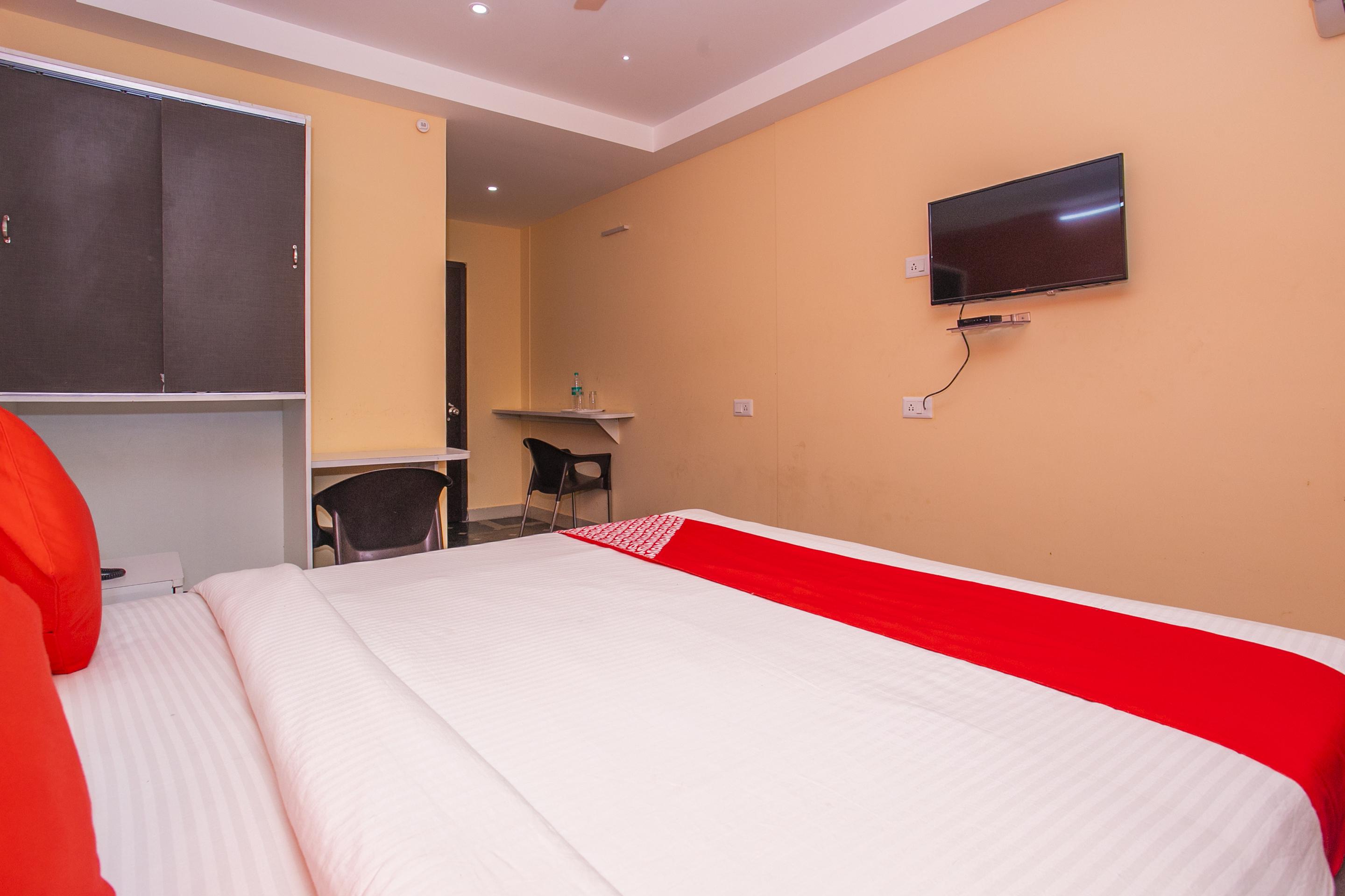 Oyo 22837 Chairmen'S Hotel Bangalore Luaran gambar