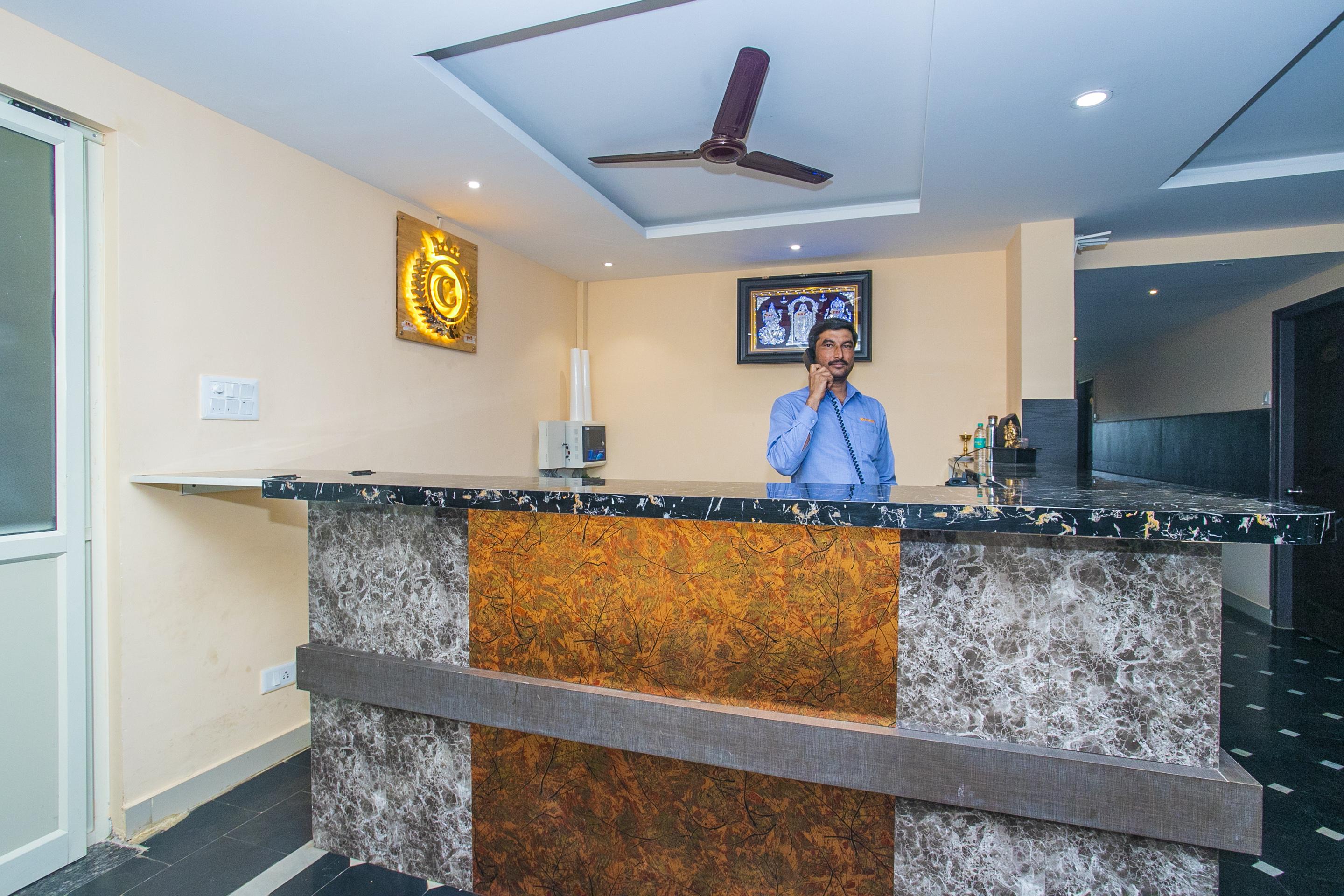 Oyo 22837 Chairmen'S Hotel Bangalore Luaran gambar