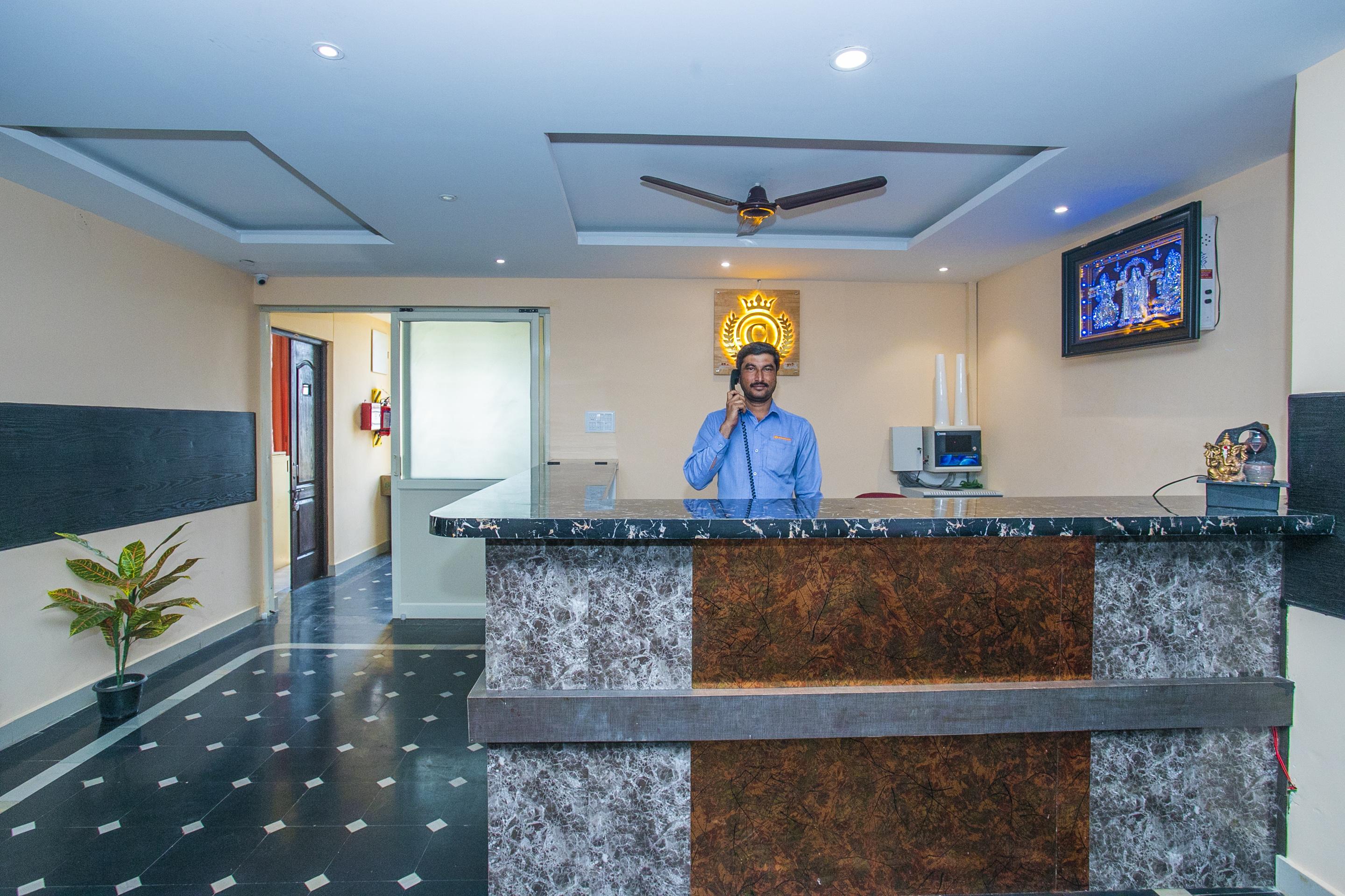 Oyo 22837 Chairmen'S Hotel Bangalore Luaran gambar