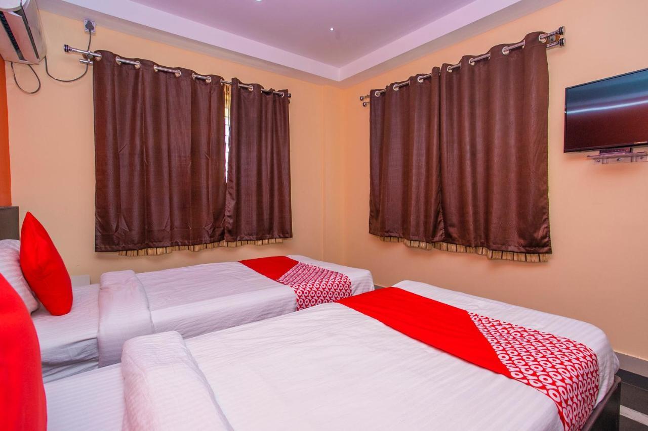 Oyo 22837 Chairmen'S Hotel Bangalore Luaran gambar
