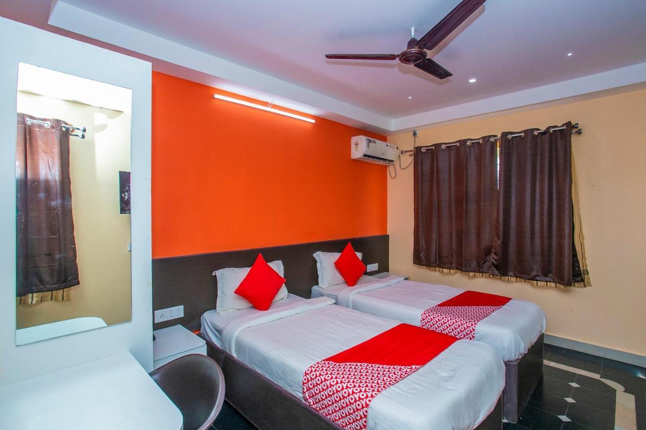 Oyo 22837 Chairmen'S Hotel Bangalore Luaran gambar