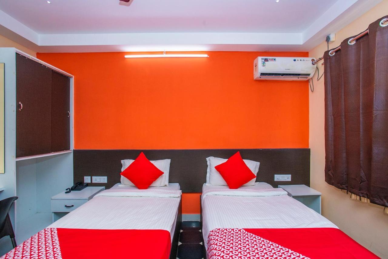 Oyo 22837 Chairmen'S Hotel Bangalore Luaran gambar