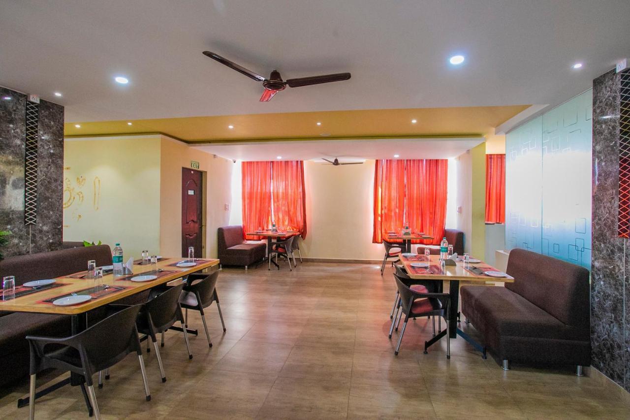 Oyo 22837 Chairmen'S Hotel Bangalore Luaran gambar